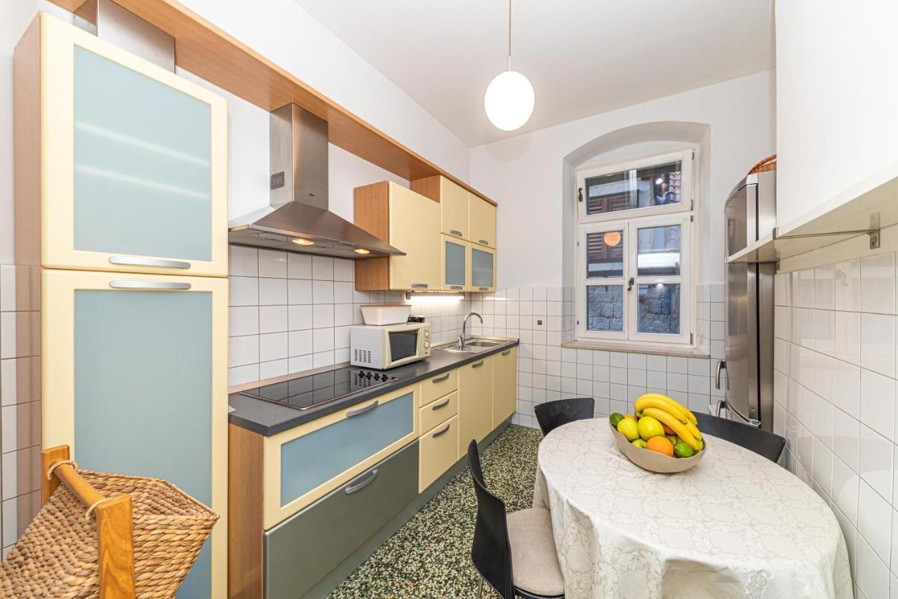 Appartement Within Ancient Walls